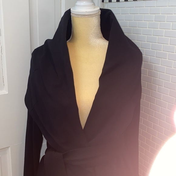 G.E.T. Black wrap jacket.Rayon/Nylon. Satin lined. Pockets. Size Medium. - Picture 6 of 10
